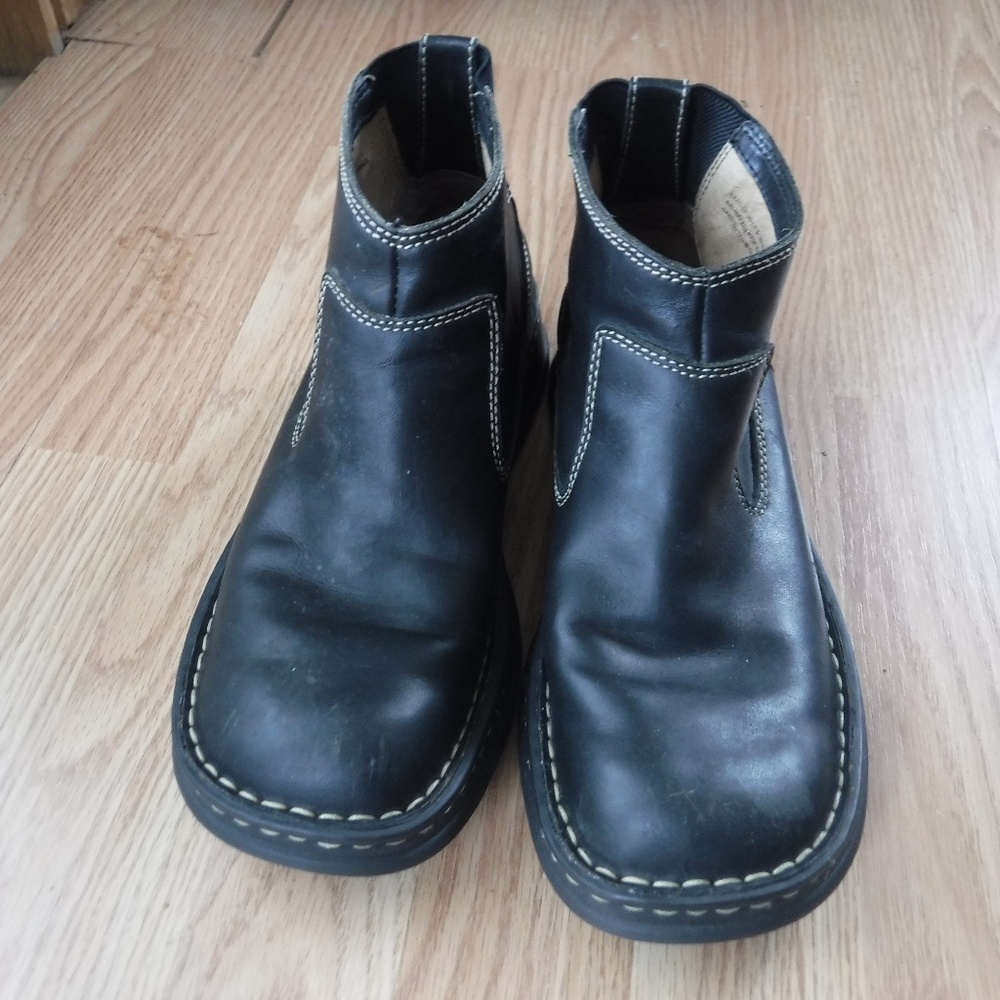 CHUKKA BOOTS